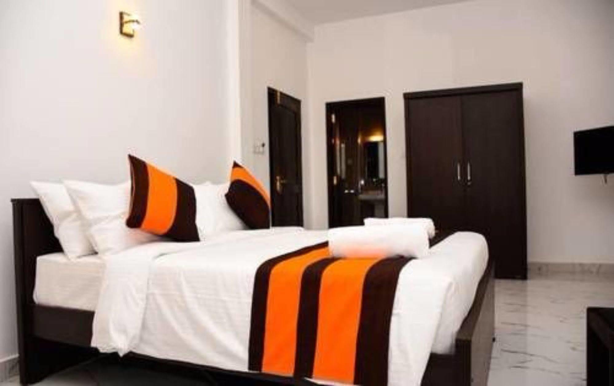 Ocean Glory Hotel Ettukala Extérieur photo